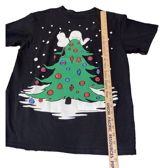 Peanuts Snoopy Christmas Tree 2016 T-Shirt Sz S/M Black Graphic Falling Snow Dog - Picture 6 of 9